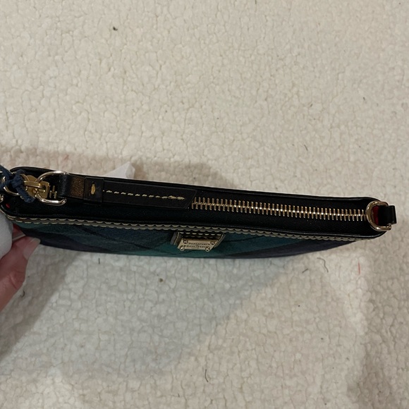 🆕 Dooney & Bourke Navy Tartan Large Slim Wristlet - Picture 7 of 8